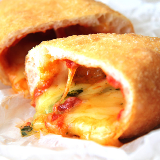 テレビで話題 サクとろ食感に病みつきになる人続出の絶品 揚げピザ